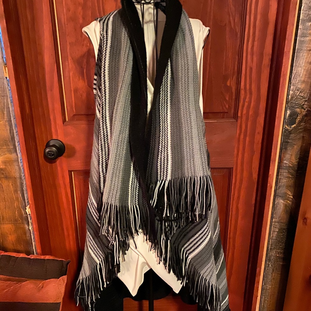 Aztec black/white/grey sweater vest